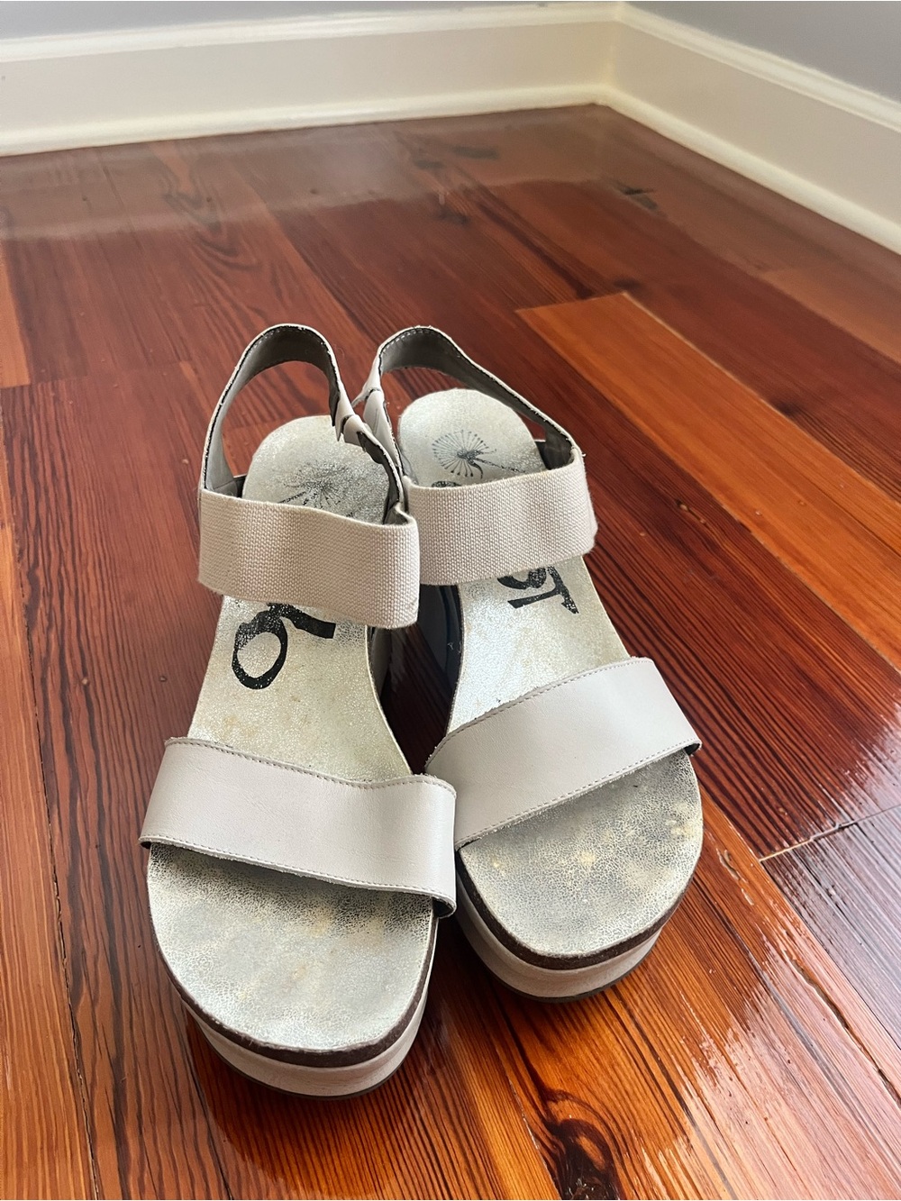 White leather OTBT wedges